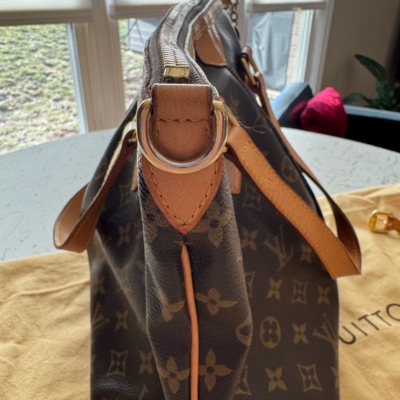 Louis Vuitton Tivoli GM Monogram Tote Bag - Picture 8 of 13